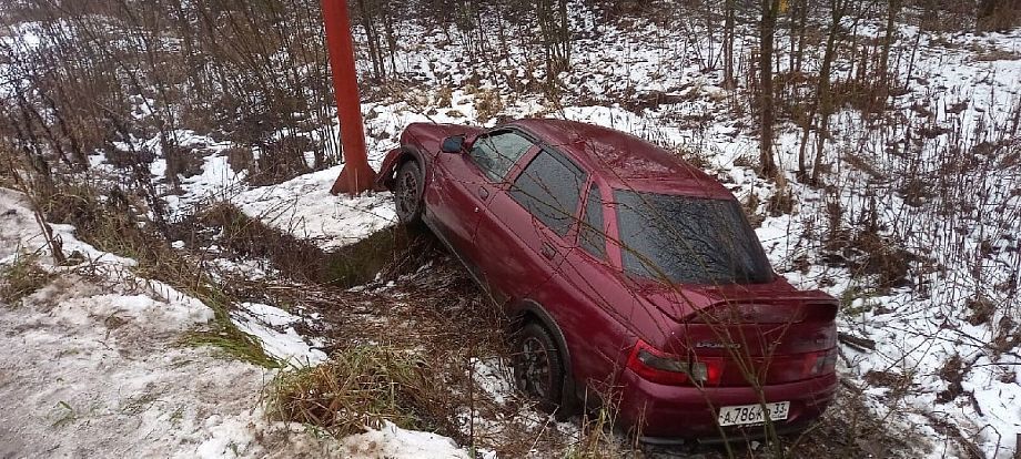 В Александрове в результате ДТП автомобиль улетел в кювет