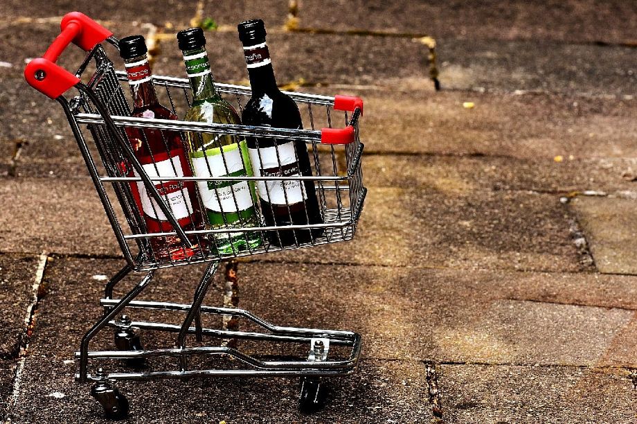 После неудачной попытки похитить дорогостоящий алкоголь из супермаркета житель Александрова признался еще в четырех кражах
