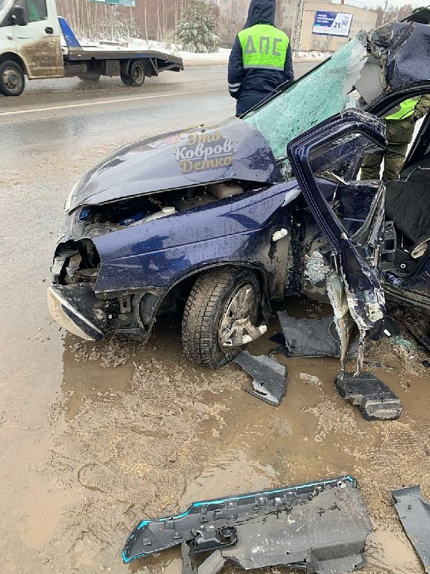 В Коврове произошла авария, водитель серьезно пострадал