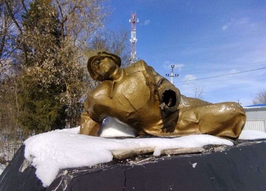 Во Владимирской области вандалы повредили памятник погибшим воинам
