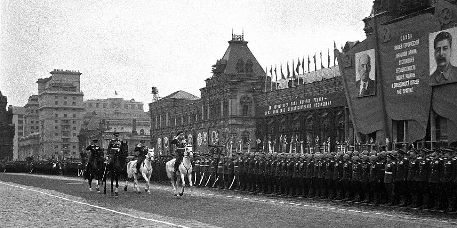 24 июня 1945 года в Москве прошел Парад Победы