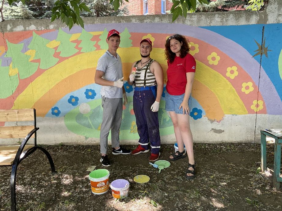 "Молодежка ОНФ" создала граффити в подарок маленьким пациентам владимирской больницы