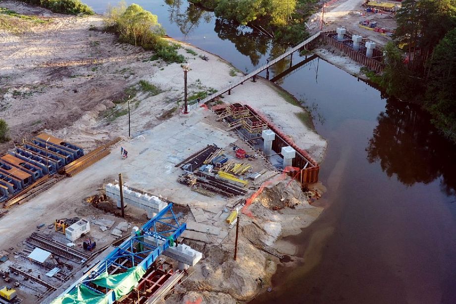 Во Владимирской области начались работы по наведению моста через реку Киржач на строящейся трассе М-12