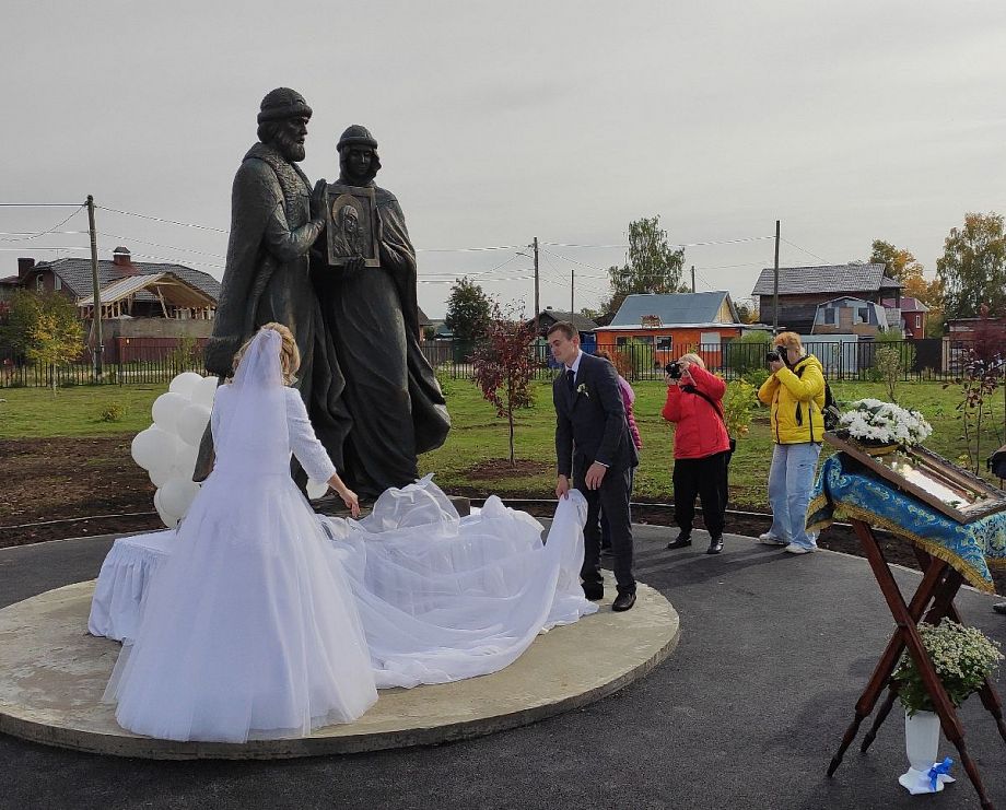 В Пермском крае открыли памятник Петру и Февронии Муромским
