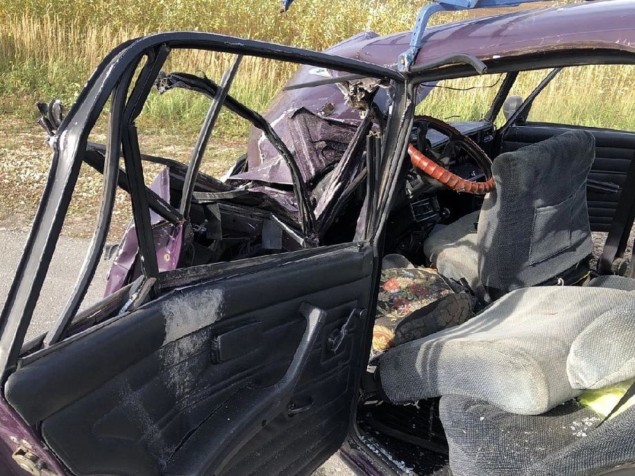 Во Владимирской области в результате ДТП водитель оказался заблокирован в автомобиле 