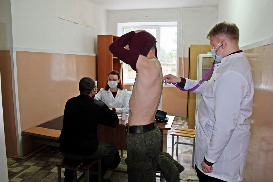 В учебном центре в Коврове у жаловавшихся на здоровье мобилизованных выявили пневмонию, ОРВИ и тонзиллит