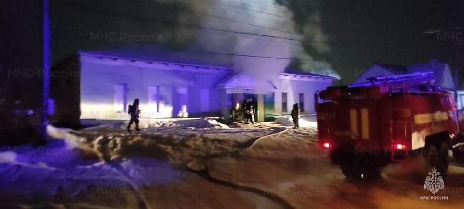 15 человек ликвидировали пожар в загоревшемся магазине во Владимирской области