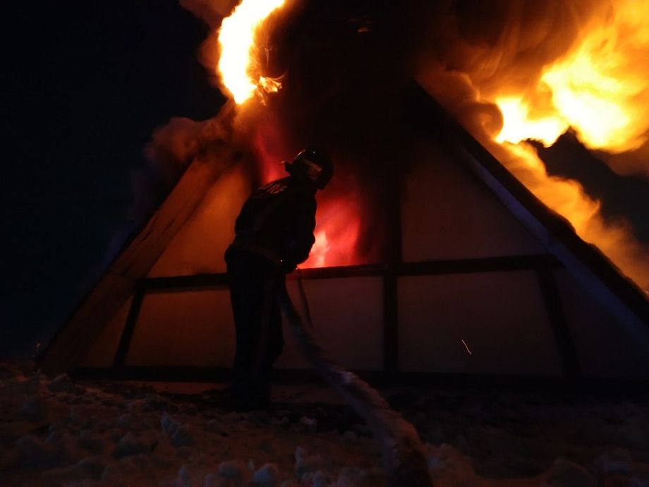 14 пожарных спасли от огня жилой дом в деревне Машково Владимирской области