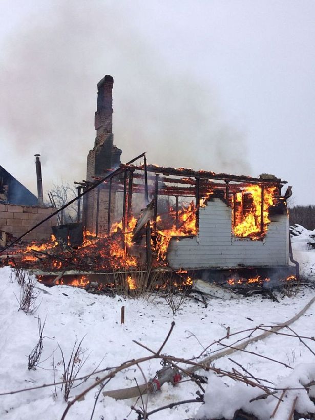 Во Владимирской области спасавший свои вещи мужчина получил ожоги на пожаре