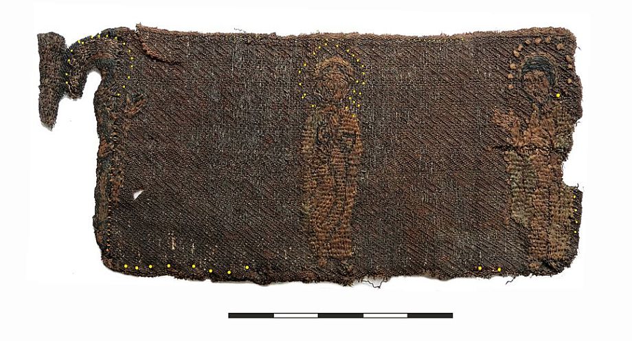 На раскопках во Владимирской области найден фрагмент домонгольской вышивки с изображением святых