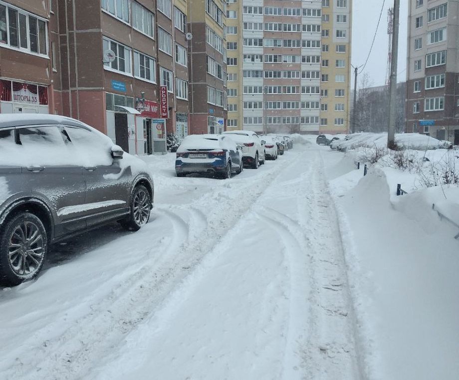 Во Владимире проблемы уборки снега во дворах и нависших сосулек остаются актуальными