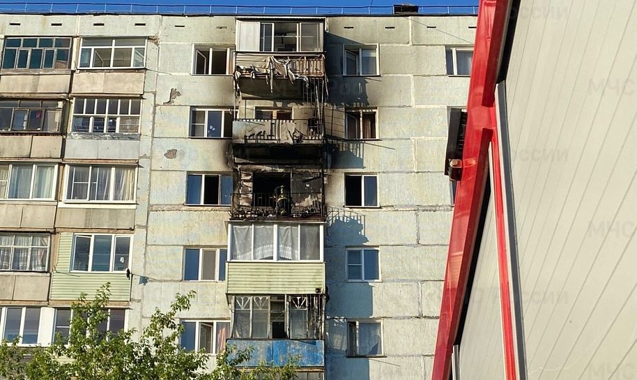 В Коврове спасателям МЧС России по Владимирской области удалось потушить крупный пожар на трёх этажах жилого дома