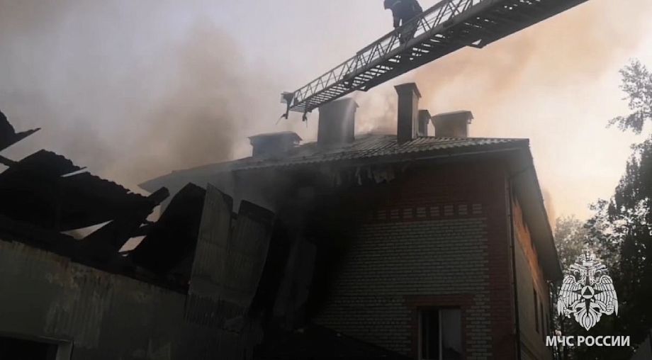 Стала известна предварительная причина крупного пожара в городе Гусь-Хрустальный