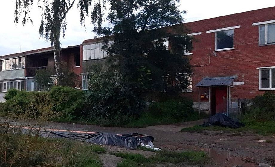 Сгоревшую крышу многоквартирного дома во Владимирской области восстановят на месяц раньше