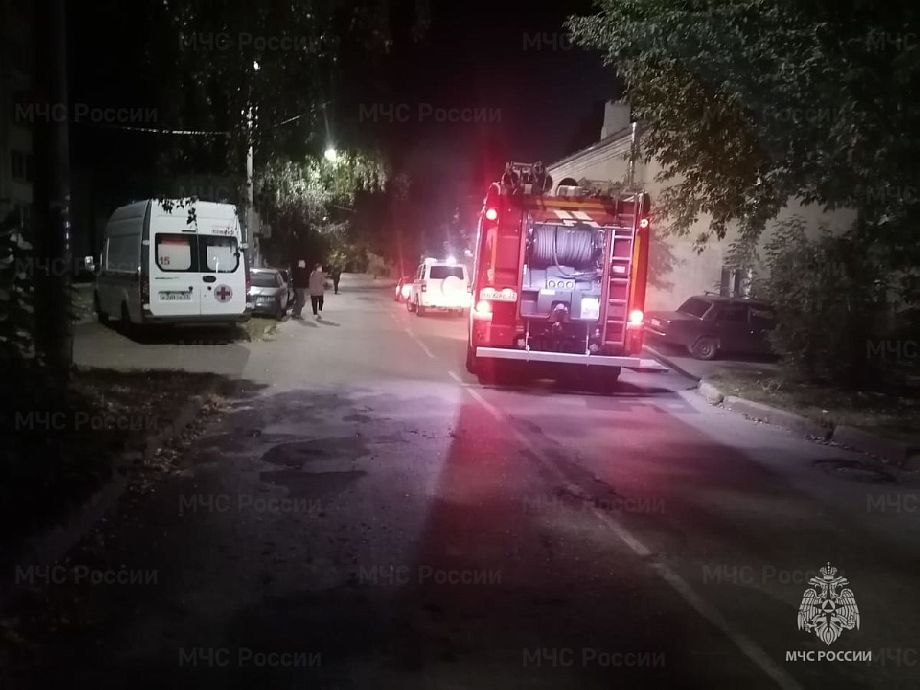 Спасатели МЧС эвакуировали 10 человек при пожаре в жилом доме во Владимире