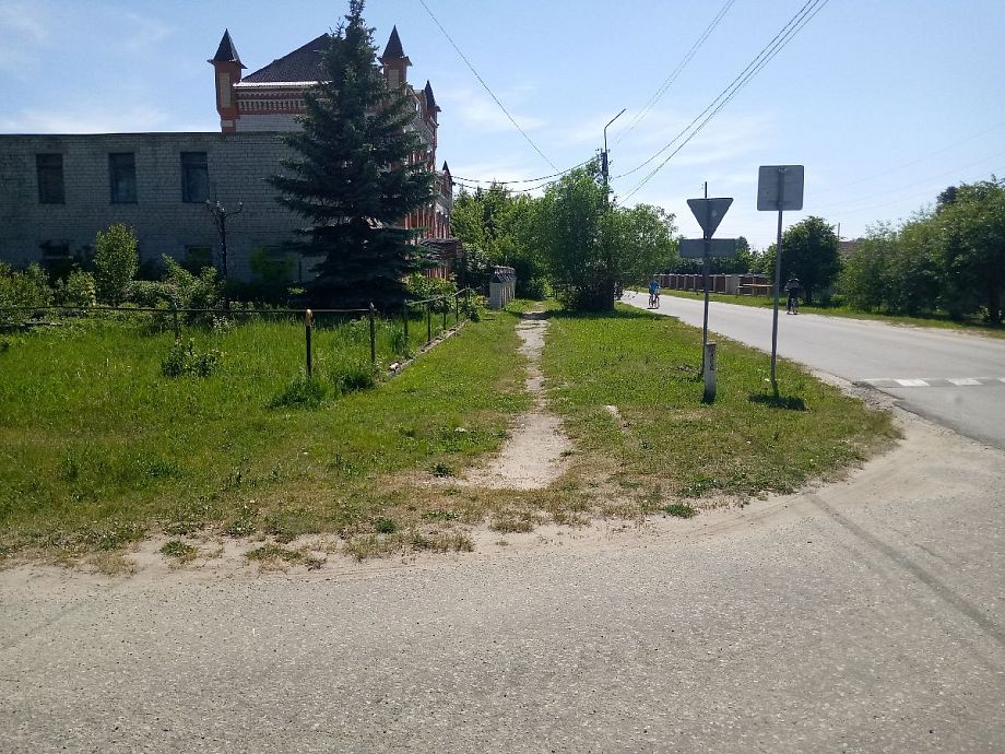 В поселке Красная Горбатка Владимирской области лишь после вмешательства прокуратуры одну из улиц оборудовали тротуаром 