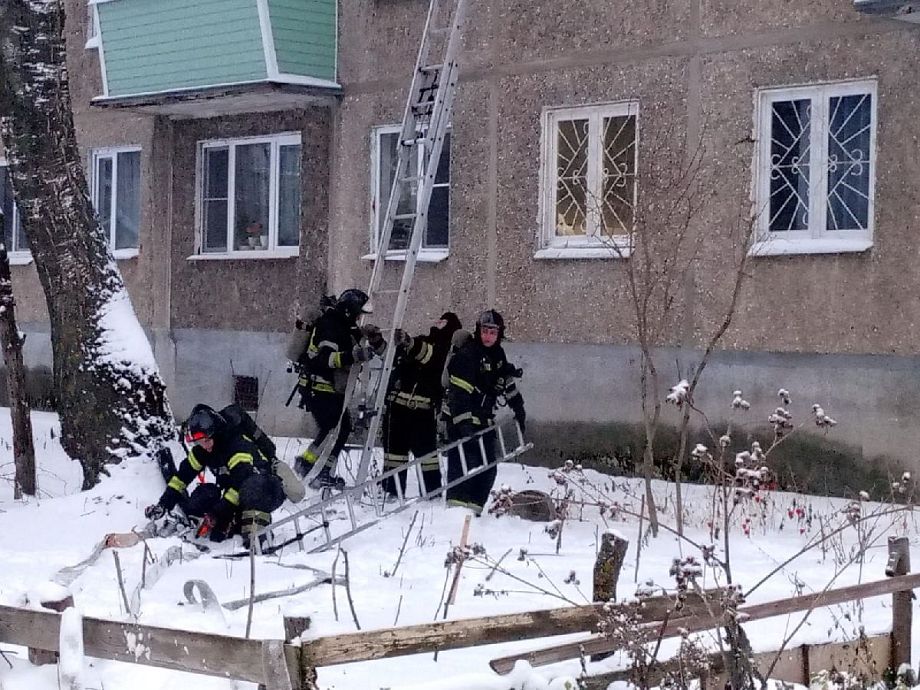 Во Владимире из горящей квартиры спасен пострадавший от пожара мужчина