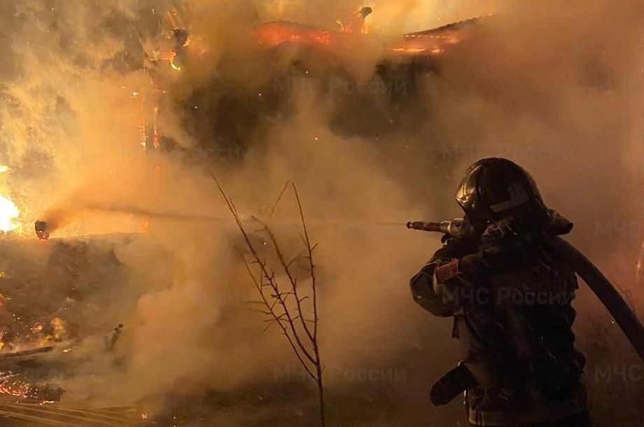Сотрудники МЧС ликвидировали крупный пожар в деревне Родионово Петушинского района