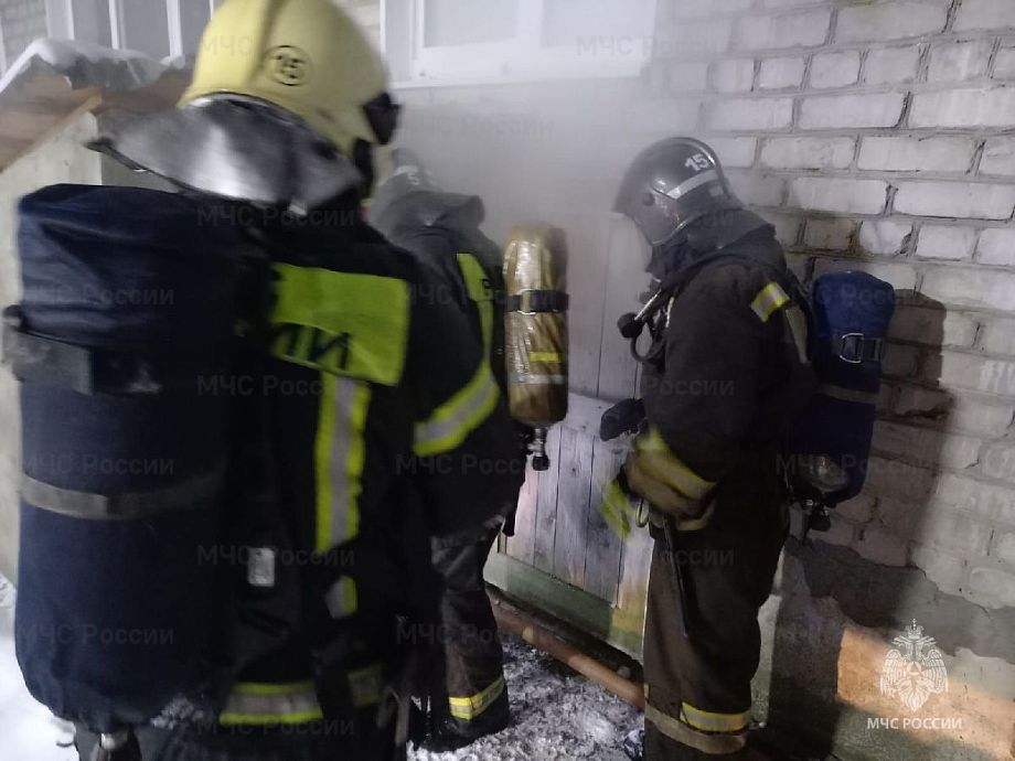 В Муроме при пожаре в подвале жилого дома спасатели эвакуировали 50 человек, их них 10 детей